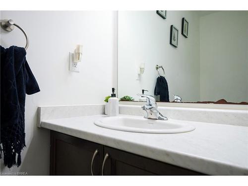 4 Sleeth Street, Brantford, ON - Indoor Photo Showing Bathroom