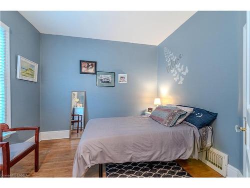 28 Foster Street, Brantford, ON - Indoor Photo Showing Bedroom