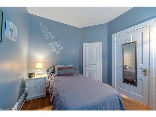 28 Foster Street, Brantford, ON - Indoor Photo Showing Bedroom