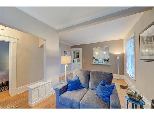 28 Foster Street, Brantford, ON - Indoor Photo Showing Living Room