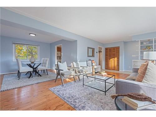 64 Brier Park Road, Brantford, ON - Indoor Photo Showing Living Room