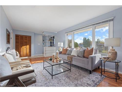 64 Brier Park Road, Brantford, ON - Indoor Photo Showing Living Room