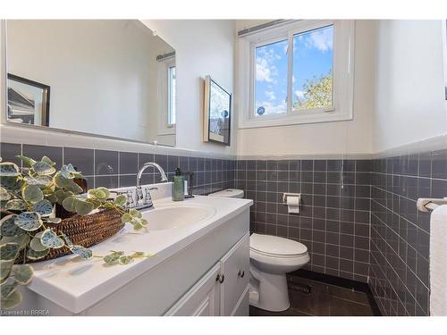 64 Brier Park Road, Brantford, ON - Indoor Photo Showing Bathroom