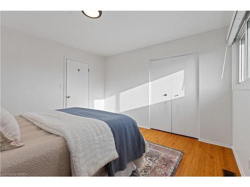 64 Brier Park Road, Brantford, ON - Indoor Photo Showing Bedroom