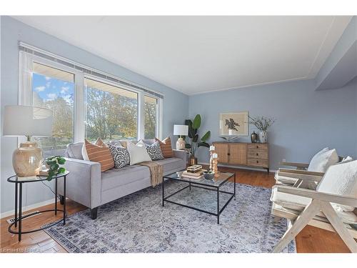 64 Brier Park Road, Brantford, ON - Indoor Photo Showing Living Room