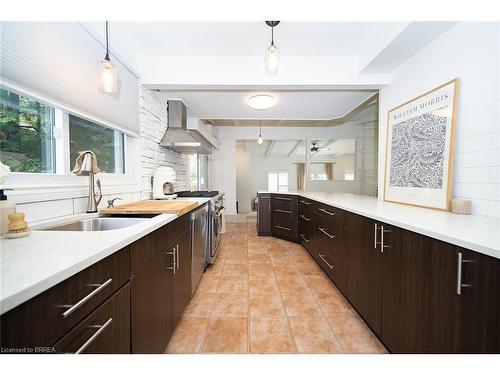 122 Balmoral Drive, Brantford, ON - Indoor Photo Showing Kitchen With Double Sink With Upgraded Kitchen