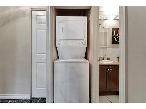 18-612 Grey Street, Brantford, ON - Indoor Photo Showing Laundry Room