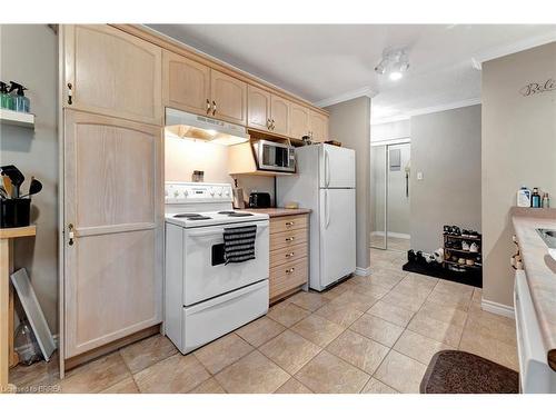 18-612 Grey Street, Brantford, ON - Indoor Photo Showing Kitchen