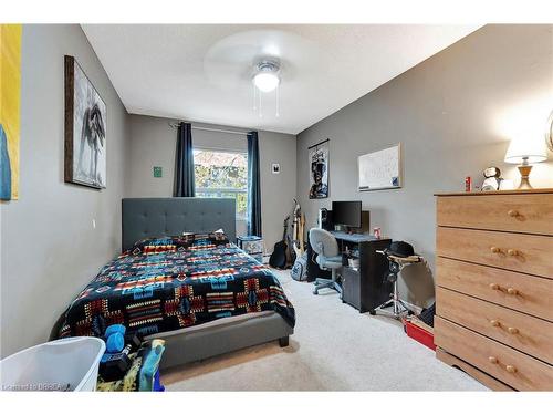 18-612 Grey Street, Brantford, ON - Indoor Photo Showing Bedroom