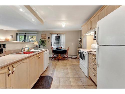 18-612 Grey Street, Brantford, ON - Indoor Photo Showing Kitchen