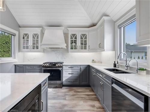 235 Oakland Road, Scotland, ON - Indoor Photo Showing Kitchen With Stainless Steel Kitchen With Double Sink With Upgraded Kitchen