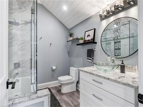 235 Oakland Road, Scotland, ON - Indoor Photo Showing Bathroom