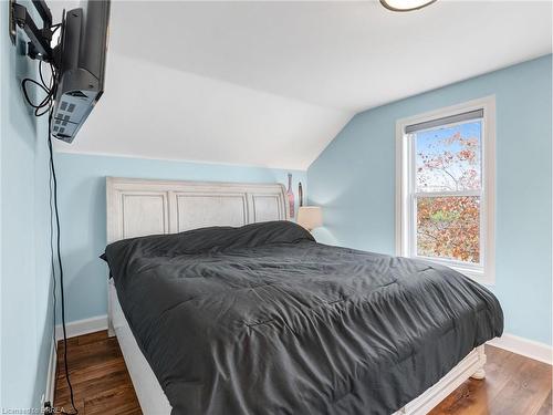 235 Oakland Road, Scotland, ON - Indoor Photo Showing Bedroom