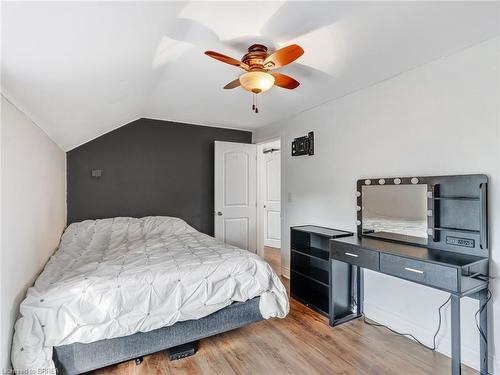 235 Oakland Road, Scotland, ON - Indoor Photo Showing Bedroom