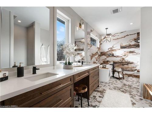 155 Parkside Drive, Brantford, ON - Indoor Photo Showing Bathroom