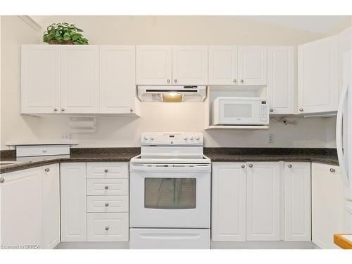 19-24 Griffiths Drive, Paris, ON - Indoor Photo Showing Kitchen