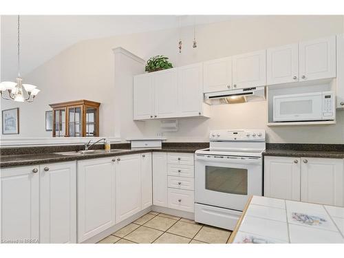 19-24 Griffiths Drive, Paris, ON - Indoor Photo Showing Kitchen