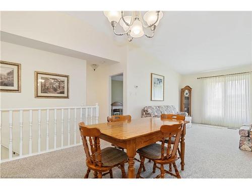 19-24 Griffiths Drive, Paris, ON - Indoor Photo Showing Dining Room