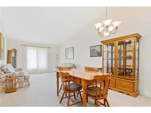 19-24 Griffiths Drive, Paris, ON - Indoor Photo Showing Dining Room