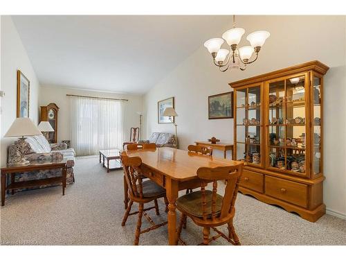 19-24 Griffiths Drive, Paris, ON - Indoor Photo Showing Dining Room