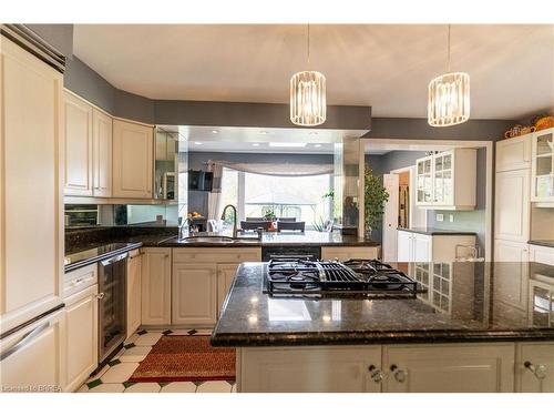 60 Highland Drive, Brantford, ON - Indoor Photo Showing Kitchen