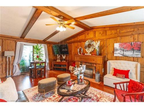 60 Highland Drive, Brantford, ON - Indoor Photo Showing Living Room