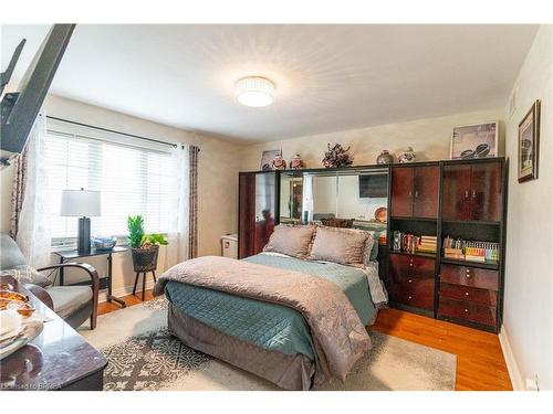 60 Highland Drive, Brantford, ON - Indoor Photo Showing Bedroom