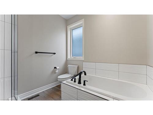 30 Hare Street, Waterford, ON - Indoor Photo Showing Bathroom