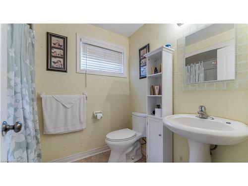 594 Grey Street, Brantford, ON - Indoor Photo Showing Bathroom