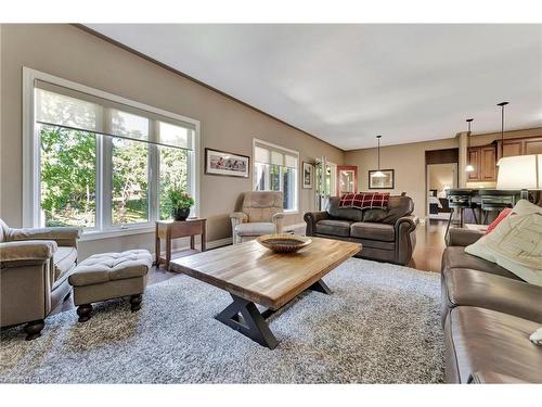 10 Golden Meadow Drive, Port Dover, ON - Indoor Photo Showing Living Room