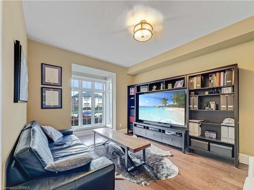 21 Westlake Boulevard, Brantford, ON - Indoor Photo Showing Living Room