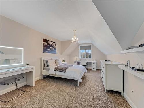 21 Westlake Boulevard, Brantford, ON - Indoor Photo Showing Bedroom