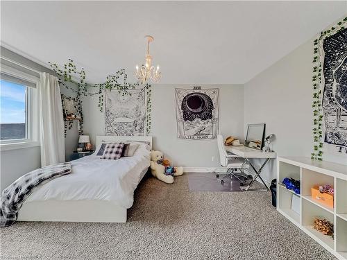 21 Westlake Boulevard, Brantford, ON - Indoor Photo Showing Bedroom