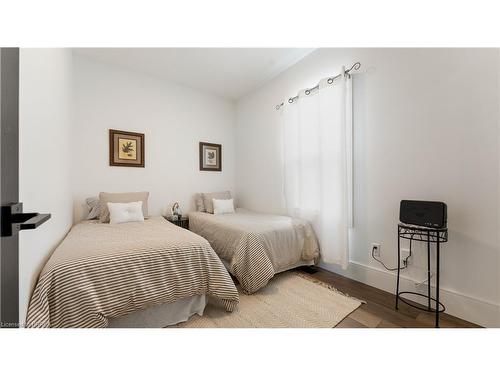 224 Sydenham Street, Brantford, ON - Indoor Photo Showing Bedroom