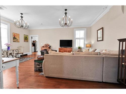 40 Locke Street S, Hamilton, ON - Indoor Photo Showing Living Room