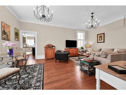 40 Locke Street S, Hamilton, ON - Indoor Photo Showing Living Room