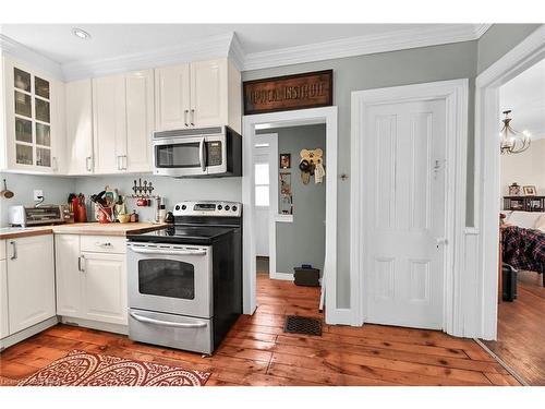 40 Locke Street S, Hamilton, ON - Indoor Photo Showing Kitchen