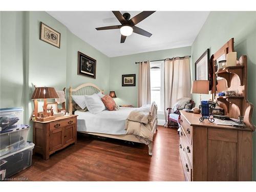 40 Locke Street S, Hamilton, ON - Indoor Photo Showing Bedroom