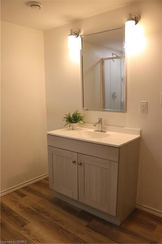 11-144 Concession Street E, Tillsonburg, ON - Indoor Photo Showing Bathroom