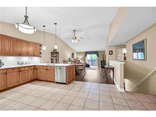 14-633 Park Road N, Brantford, ON - Indoor Photo Showing Kitchen