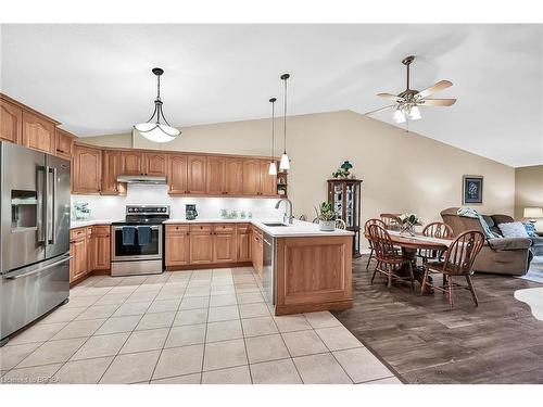 14-633 Park Road N, Brantford, ON - Indoor Photo Showing Kitchen