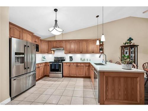 14-633 Park Road N, Brantford, ON - Indoor Photo Showing Kitchen