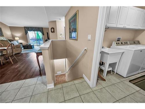 14-633 Park Road N, Brantford, ON - Indoor Photo Showing Laundry Room