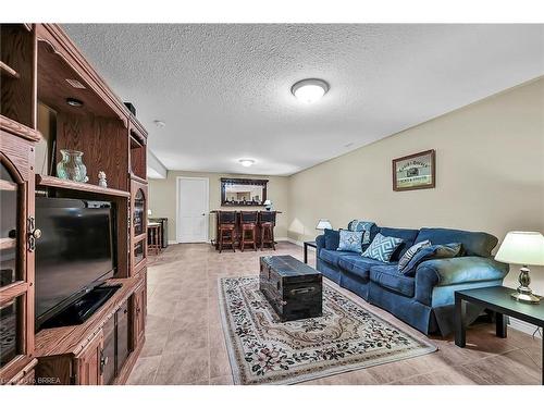 14-633 Park Road N, Brantford, ON - Indoor Photo Showing Living Room