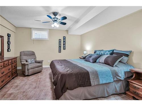 14-633 Park Road N, Brantford, ON - Indoor Photo Showing Bedroom