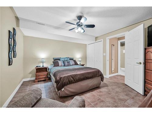 14-633 Park Road N, Brantford, ON - Indoor Photo Showing Bedroom