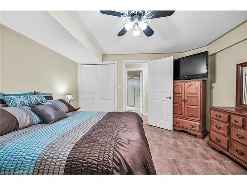 14-633 Park Road N, Brantford, ON - Indoor Photo Showing Bedroom