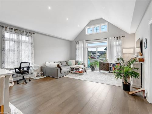 18 Cranberry Crescent, Simcoe, ON - Indoor Photo Showing Living Room