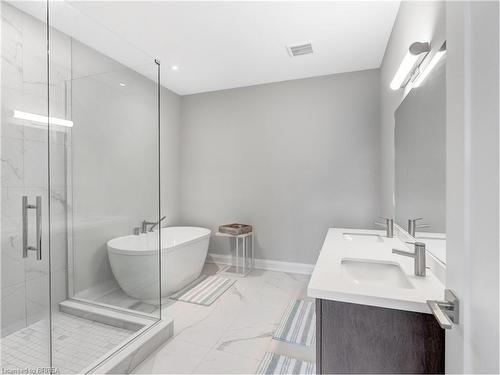 18 Cranberry Crescent, Simcoe, ON - Indoor Photo Showing Bathroom