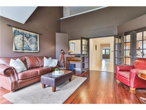 95 Blackburn Drive, Brantford, ON - Indoor Photo Showing Living Room